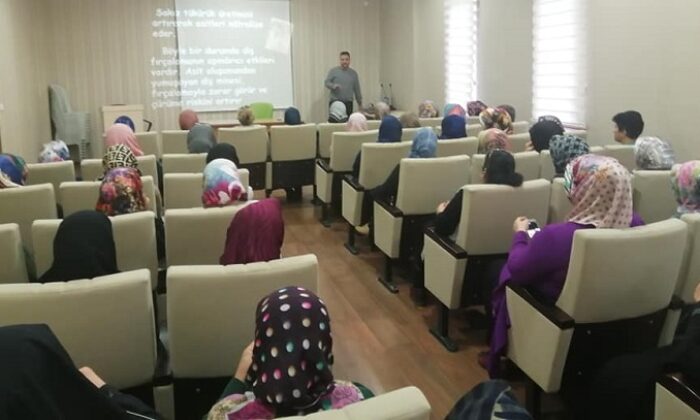 KURSİYERLERE DİŞ SAĞLIĞI ANLATILDI
