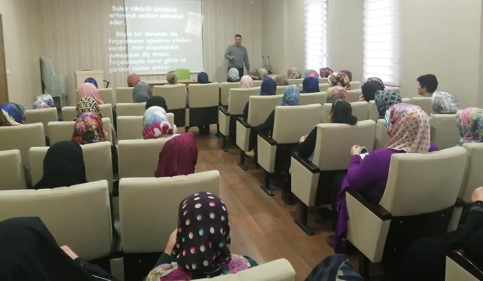 KURSİYERLERE DİŞ SAĞLIĞI ANLATILDI