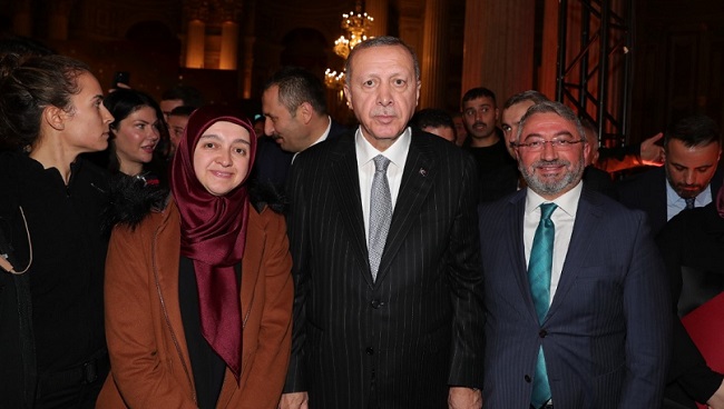 ÖDÜL TÖRENİNDE ERDOĞAN İLE GÖRÜŞTÜ