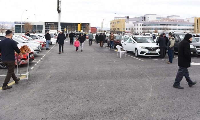 OTO PAZARI ESNAFINDAN BAŞKAN’A TEŞEKKÜR