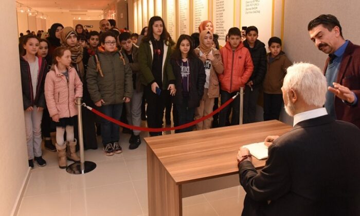 ÖĞRENCİLERDEN ŞEHİTLER MÜZESİNE ZİYARET