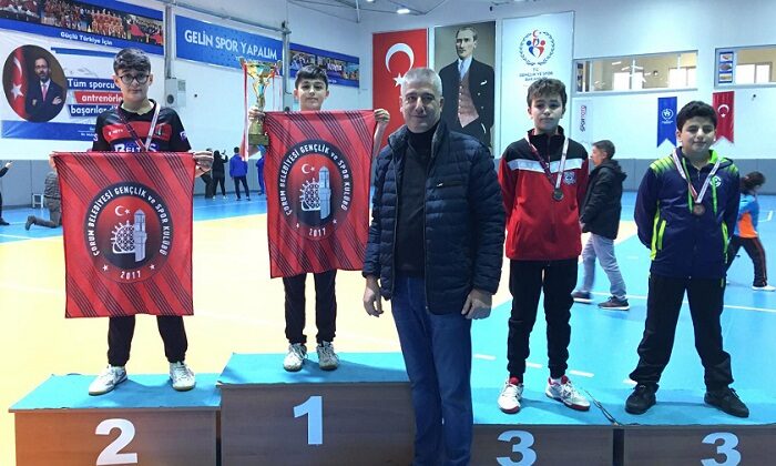 MASA TENİSİNDE ŞAMPİYON OLDULAR