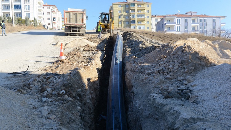 BELEDİYE İPEKEVLER’DE İSALE HATTINI YENİLİYOR