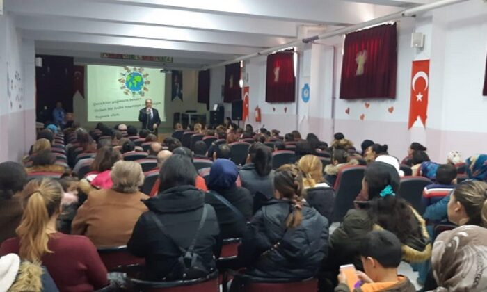 VELİLER VE ÖĞRENCİLERE SEMİNER