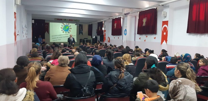 VELİLER VE ÖĞRENCİLERE SEMİNER