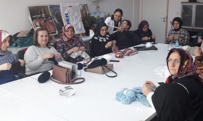 KADINLAR İDLİB İÇİN KOLLARI SIVADI