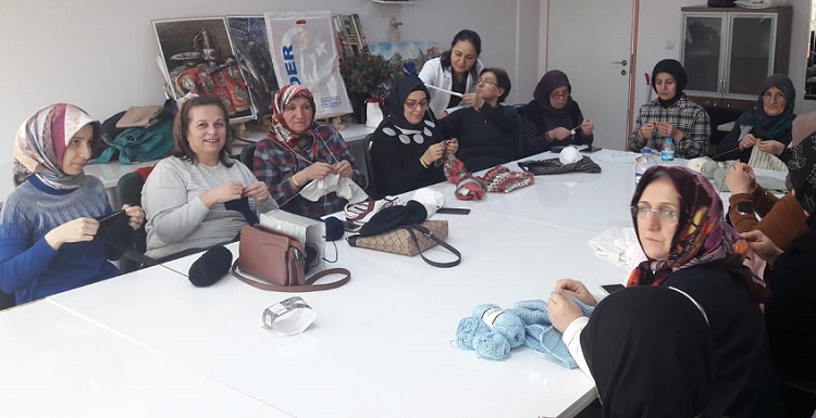 KADINLAR İDLİB İÇİN KOLLARI SIVADI
