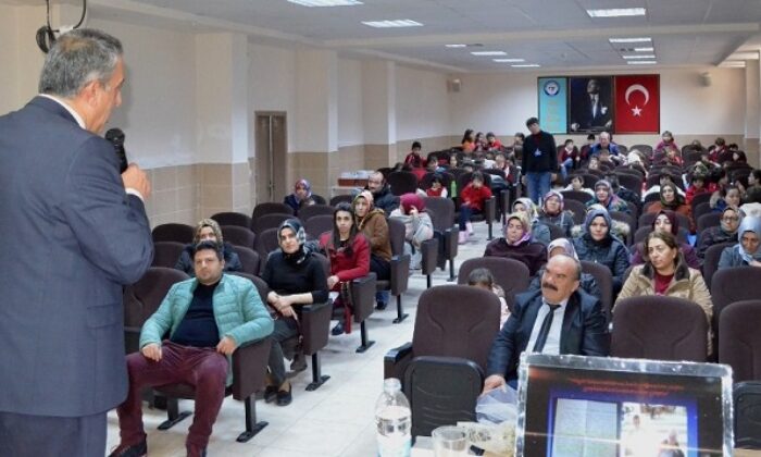 VELİLERE SEMİNERLER DEVAM EDİYOR