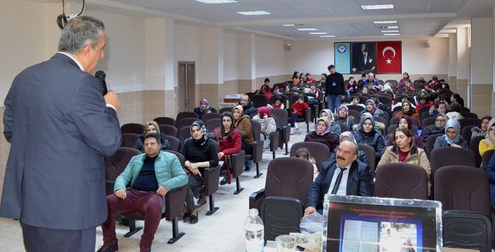 VELİLERE SEMİNERLER DEVAM EDİYOR