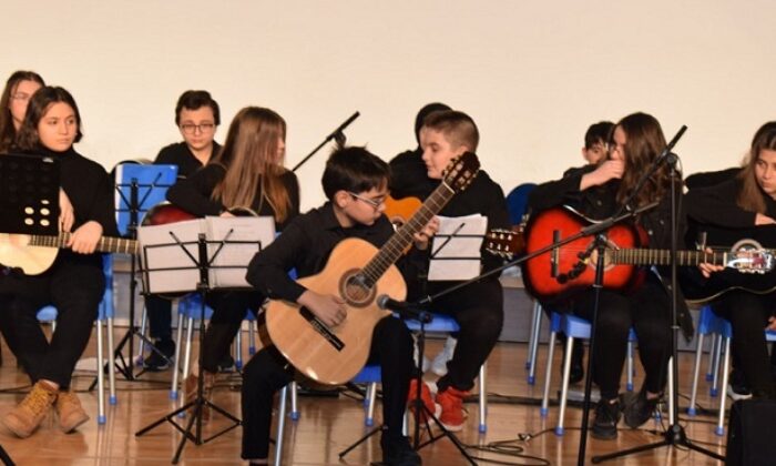 23 NİSAN ORTAOKULUNDAN SANAT GECESİ