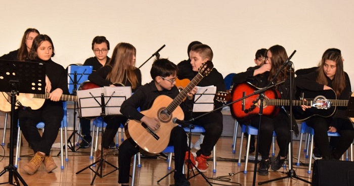 23 NİSAN ORTAOKULUNDAN SANAT GECESİ