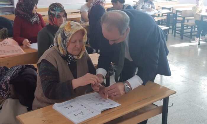 OKUMA YAZMA KURSLARI DEVAM EDİYOR