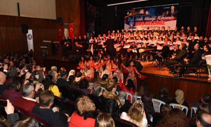 TÜRKÜLERLE UNUTULMAZ BİR GECE YAŞATTILAR