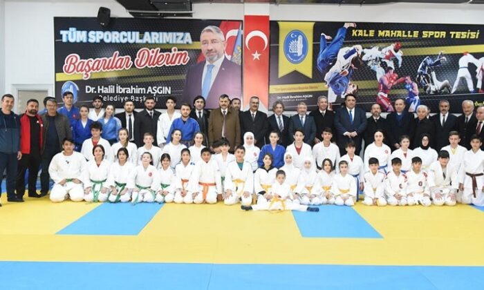 BELEDİYE’NİN BEŞ YILDIZLI SPOR TESİSİ AÇILDI