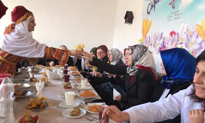 KURSİYERLER ÇİĞDEM AŞI PİŞİRİDİ