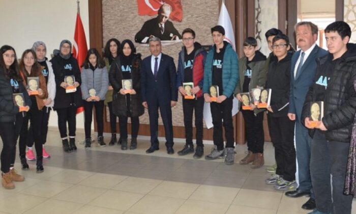 ANADOLU LİSESİ GENÇLERİYLE SOHBET ETTİ