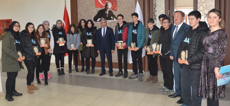 ANADOLU LİSESİ GENÇLERİYLE SOHBET ETTİ