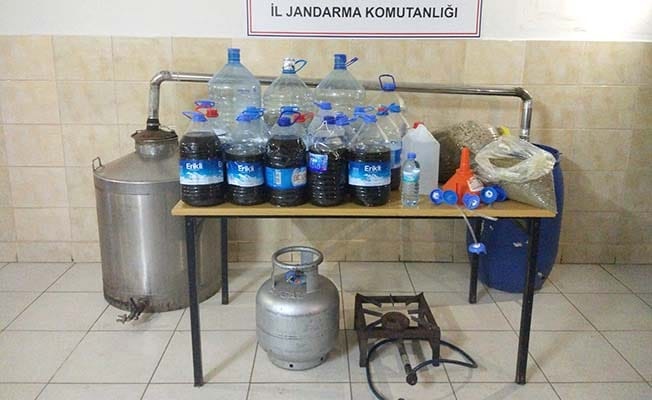 KÖYDE KAÇAK ALKOL ELE GEÇİRİLDİ
