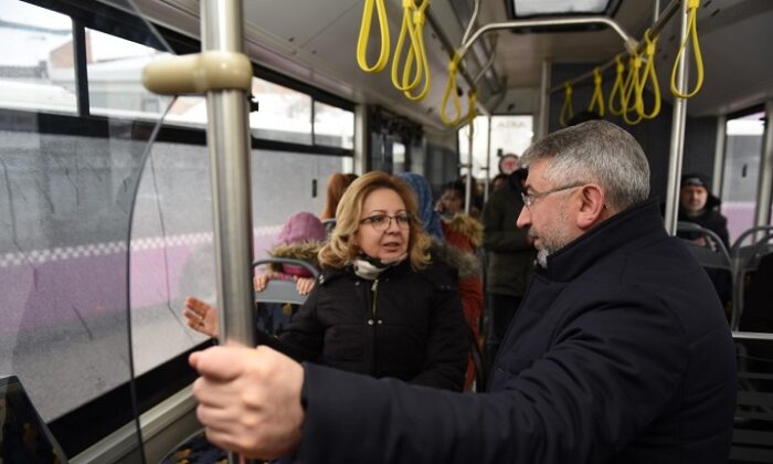 HALK OTOBÜSÜNDE VATANDAŞLARLA SOHBET