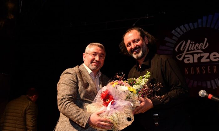 YÜCEL ARZEN HAYRAN BIRAKTI