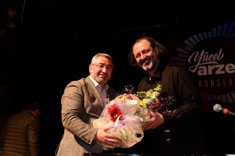 YÜCEL ARZEN HAYRAN BIRAKTI