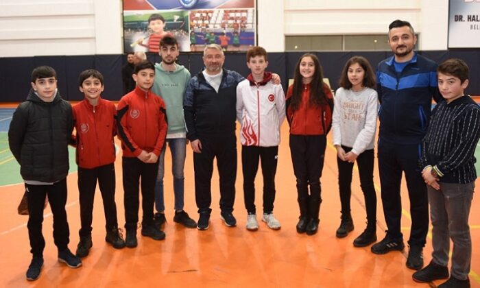 AİLELERİYLE SPOR YAPTILAR ÖDÜL ALDILAR