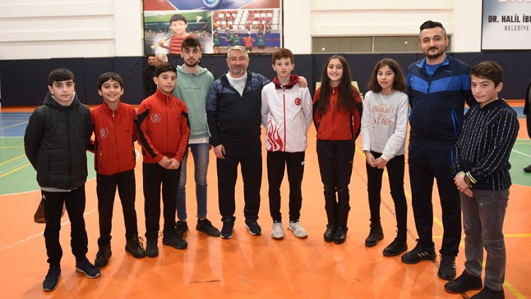 AİLELERİYLE SPOR YAPTILAR ÖDÜL ALDILAR
