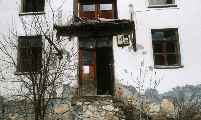 TEHLİKE SAÇAN METRUK EVLER YIKILACAK