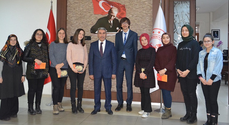 ÖĞRENCİLER YAPTIKLARI ÇALIŞMALARI ANLATTI
