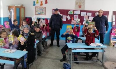 JANDARMADAN ÖĞRENCİLERE HEDİYE KİTAP