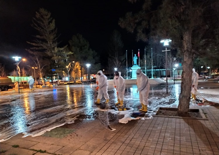 EKİPLER GECE GÜNDÜZ ÇALIŞIYOR