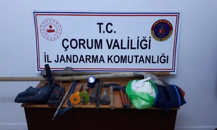 KAÇAK KAZIDA 8 KİŞİ YAKALANDI
