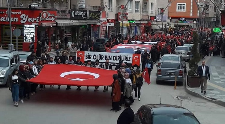 ŞEHİTLERE DUA MEHMETÇİĞE DESTEK YÜRÜYÜŞÜ