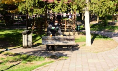PARKLARDAKİ BANKLAR KALDIRILDI