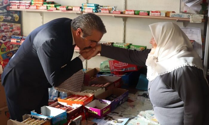 YAŞLILARIMIZ MİZAH KONUSU YAPILMAMALI