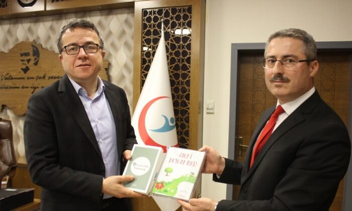 HASTANE KÜTÜPHANESİNE KİTAP BAĞIŞI
