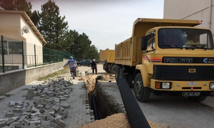 AMBULANS İSTASYONUNA DEZENFEKSİYON ALANI