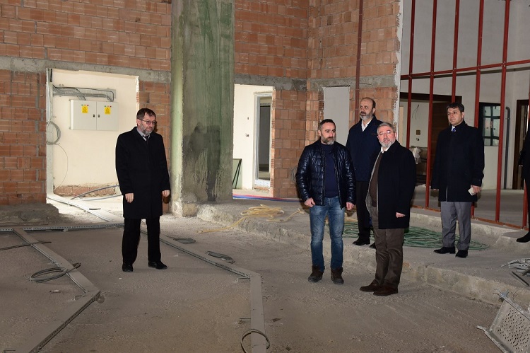 YENİ BELEDİYE BİNASINDA İNCELEME YAPTILAR