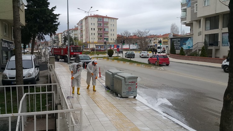 ATA VE CEMİLBEY CADDELERİ YIKANDI