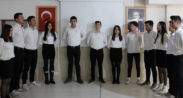 ÖĞRENCİLERDEN BAŞARILI KUTLAMA PROGRAMI