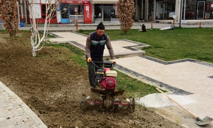 BELEDİYE PARKLARI YAZA HAZIRLIYOR