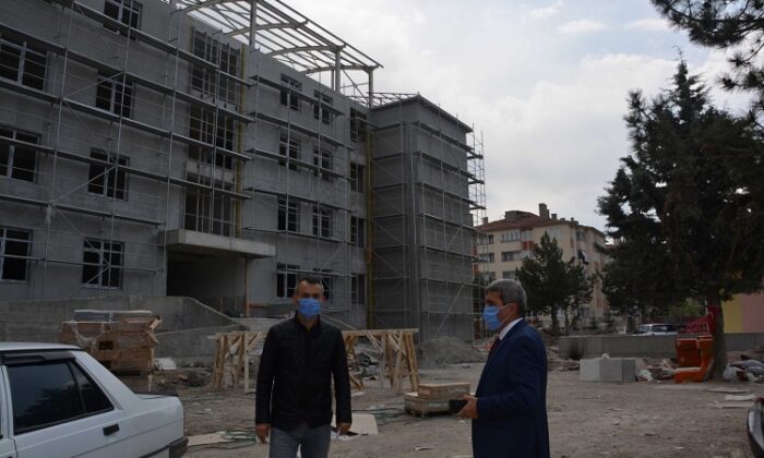 OKULLARDA İNŞAAT ÇALIŞMALARINI İNCELEDİ