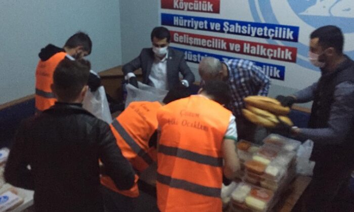 ÜLKÜ OCAKLARINDAN 200 KİŞİLİK YEMEK