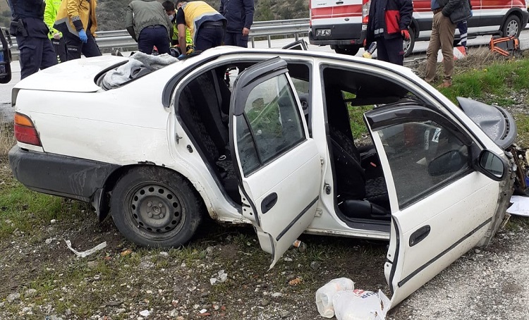 BEYGİRCİOĞLU KAVŞAĞINDA KAZA:4 YARALI