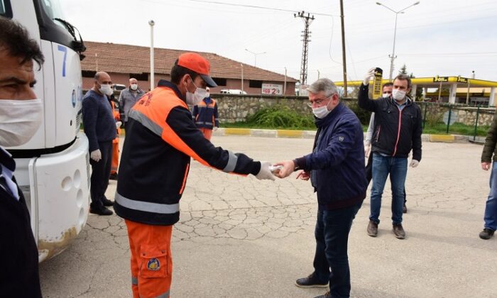 TEMİZLİK PERSONELİNE BAKLAVA İKRAMI
