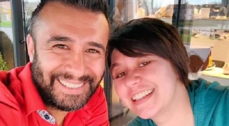 GENÇ ÖĞRETMEN SEVENLERİNİ ÜZDÜ