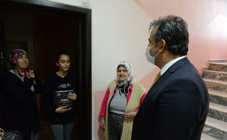 ÖĞRENCİLERE ÜCRETSİZ DENEME KİTABI