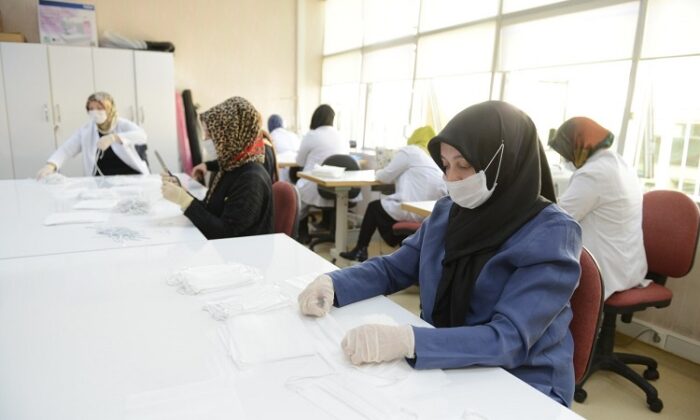 BELEDİYE’DEN SAĞLIK KURULUŞLARINA 6 BİN MASKE