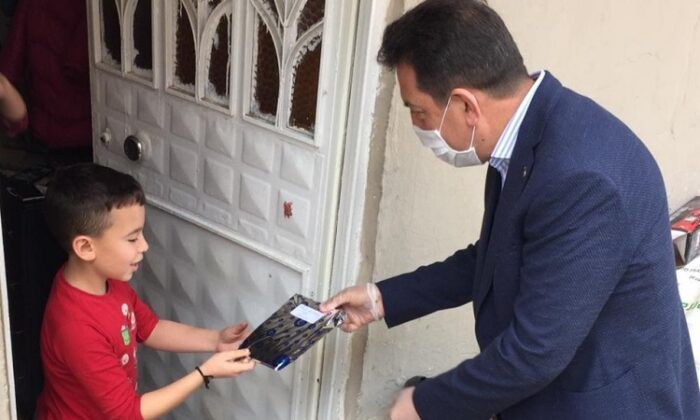 BAŞKAN ÇOCUKLARA KİTAP VE BOYAMA SETİ