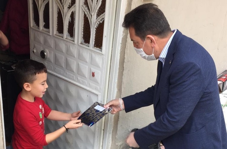 BAŞKAN ÇOCUKLARA KİTAP VE BOYAMA SETİ